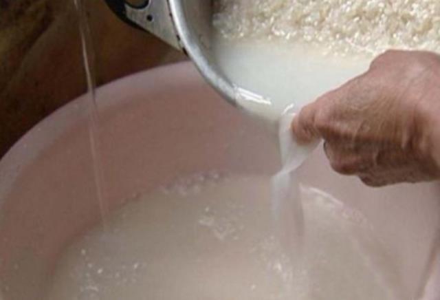 洗脸|每天用淘米水洗脸,现在怎么样了?或许有人不知道淘米水能洗脸