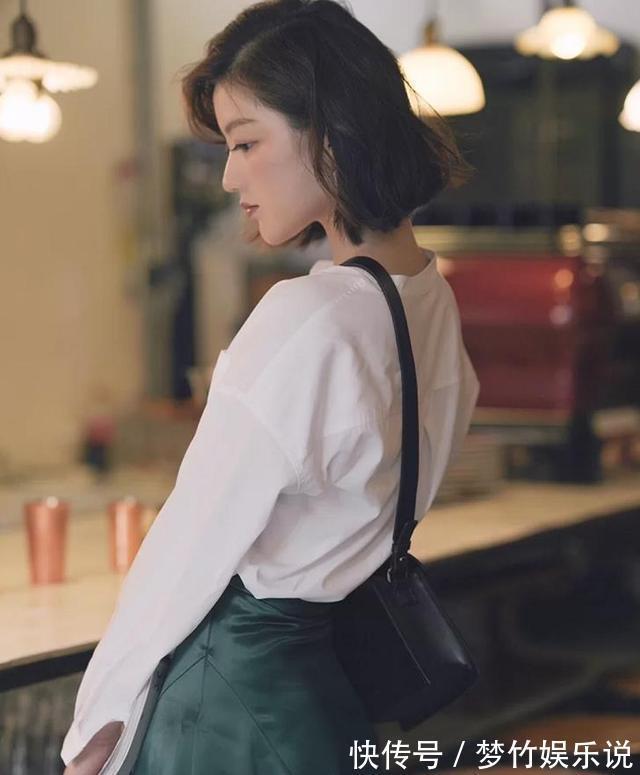 减龄|40岁的女人,别烫“大妈卷”,今年流行“波浪短发”,更减龄