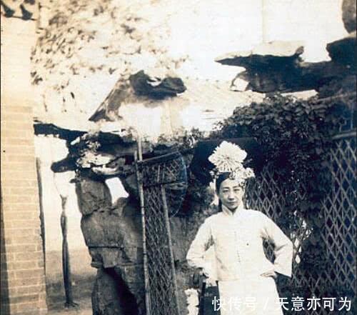 合影|真实的晚清三品大员全家合影,正妻很美,图5是晚清最美的格格!