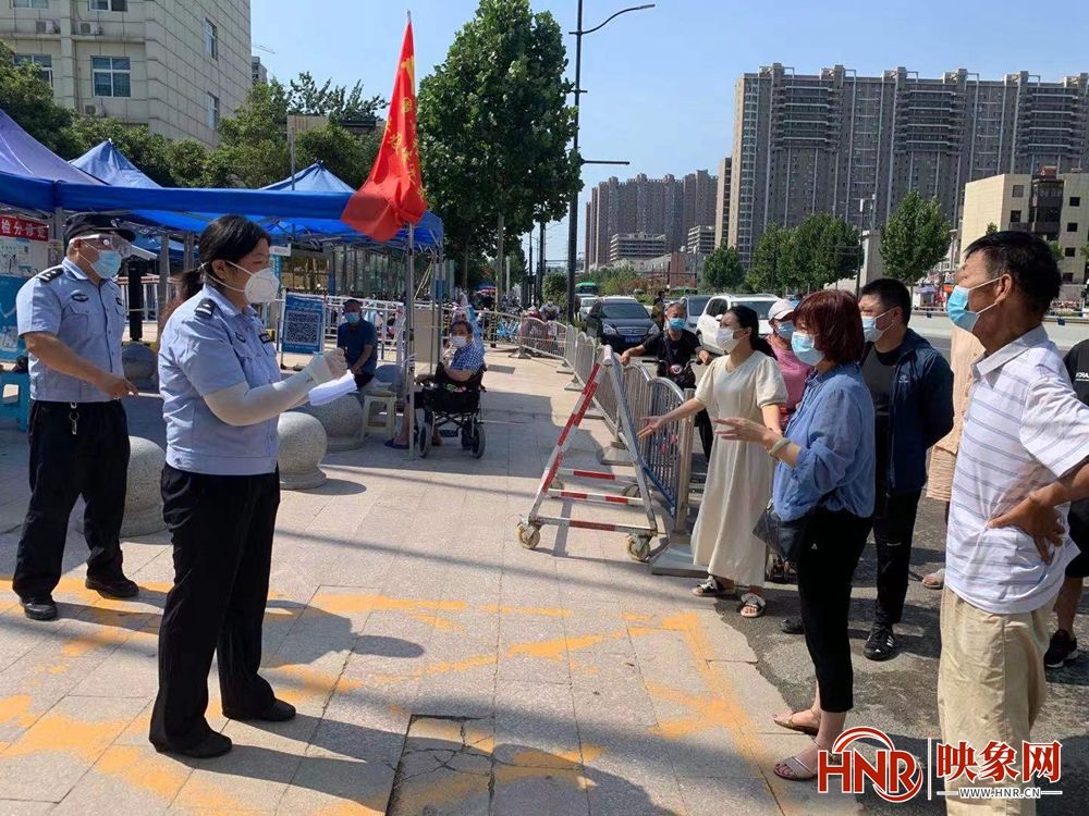 医院|郑州女警王爽倩 防洪抗疫冲在第一线