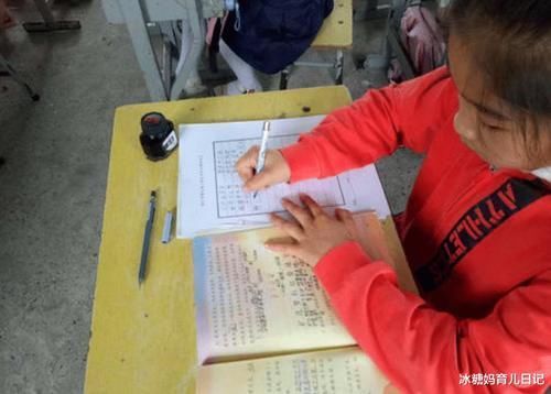小学生“草稿纸”走红，考试被当成“试卷”上交，网友：完全相反