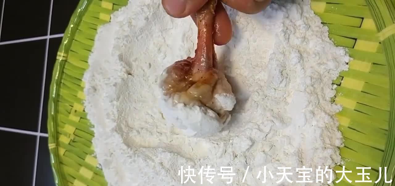 厨师教你做“铁锤鸡腿”,骨酥皮脆香酥诱人,比肯德基好吃数倍!