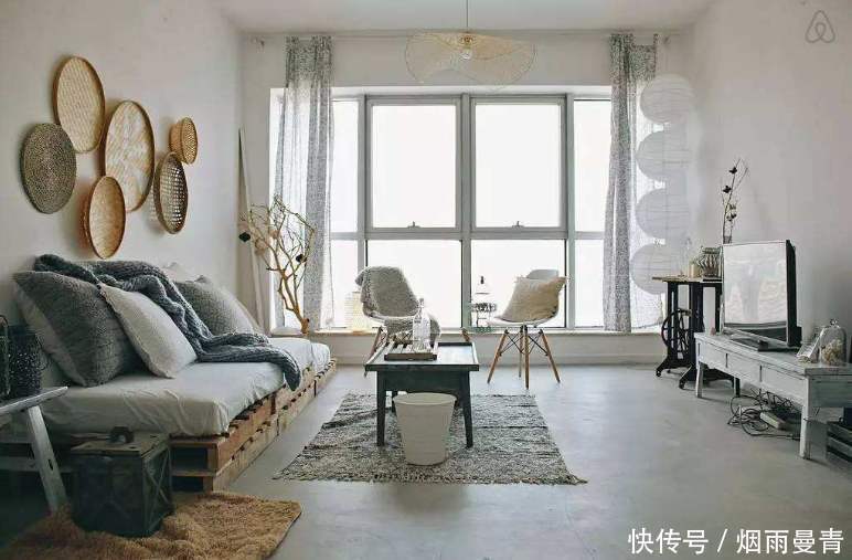 倒地面|地面不要铺瓷砖和木地板了,聪明人都用这种材料,后悔我家选错了