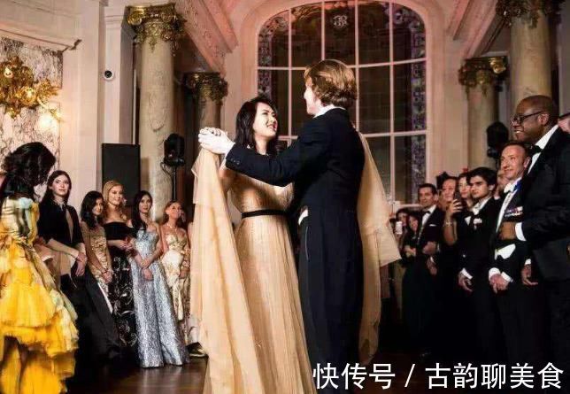 小女儿|任正非小女儿跳舞稳居C位,妖娆舞姿实力抢镜,简直太美了