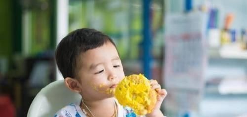 零食|从小就不许孩子吃零食，长大以后逃不过2种结局，家长说得很对