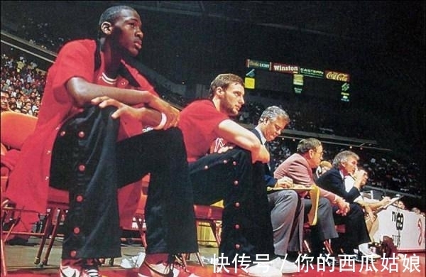 球鞋|乔丹的初衷是让穷孩子都穿得起篮球鞋,为何现在反倒成了奢侈品?