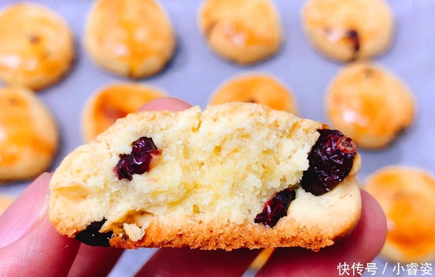 小时候特爱吃的酥饼,自己在家做,个个金黄酥脆,还是以前的味道