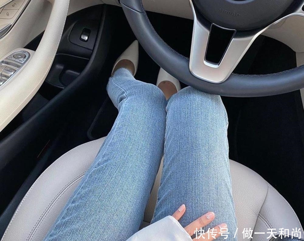 能将牛仔裤穿得这么淑女,也没几个人了