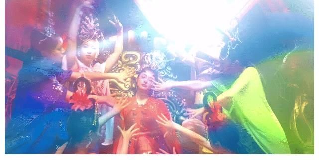 蜘蛛精|周洁琼上演最美“蜘蛛精”，当灯光暗下的那一刻，她的真容暴露了