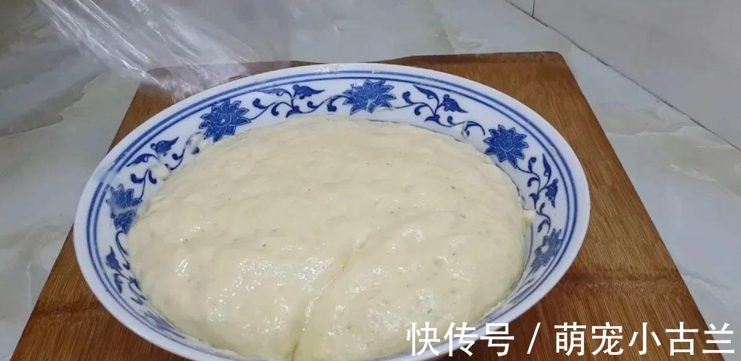 鸡蛋|2个鸡蛋,3勺面粉,不用擀面,做出创意油炸饼,比吃油条还过瘾!