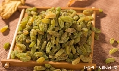 葡萄干和此物泡，女性常食，气血足了，手脚暖了，皮肤也越来越好