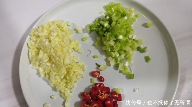 春天常给家人吃这道蒸菜，有营养味道鲜美，满满一盘都嫌少