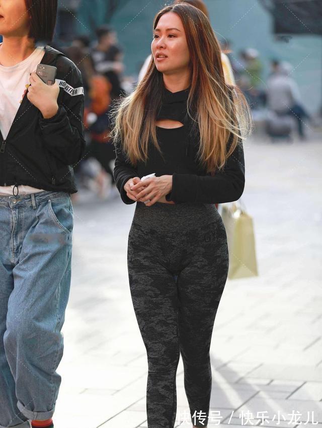 搭配 超时髦的打底裤穿搭,才能减少刻板感觉,简约靓丽