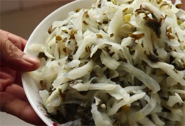 教你在家腌酸菜，不用加盐，7天就能吃，保存一冬天都不会坏