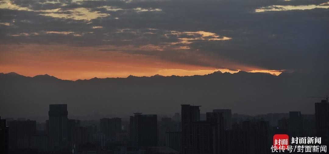 图集|早晨朝霞日出 傍晚霞光映西山 今天的成都从早到晚美如画 | 封面新闻