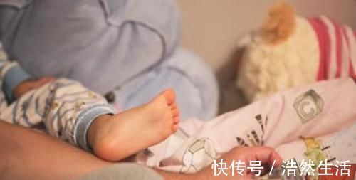 认生期|宝宝到了“认生期”,引导锻炼要重视,一味回避让娃越来越“笨”