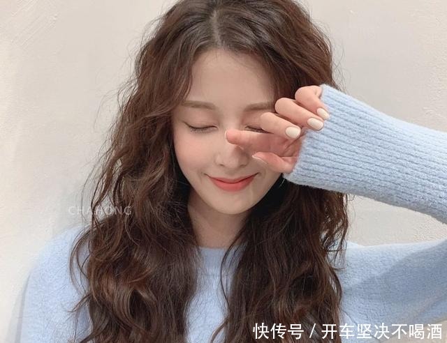 小熊|2021发型趋势慵懒羊毛卷、率性赫希发、甜酷翘短发……赶紧来看看