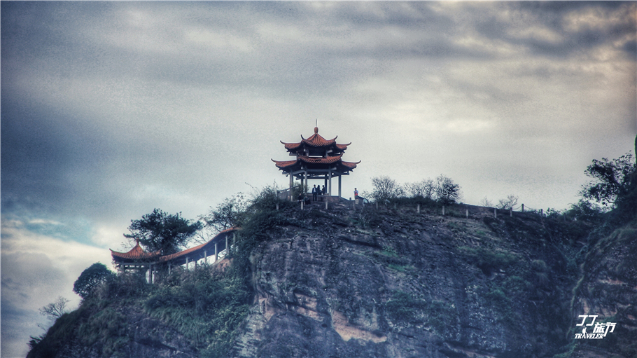 仙灵|道教圣地龙虎山地质公园最为典型的景观象鼻山，仙灵都会人间福地