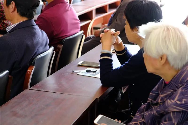 董福炘|80岁老人培训整整4年，上课学会下课就忘，“手机课”真的有用吗？