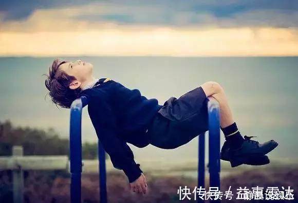 年龄段|再生气也别动手,这3个年龄段的孩子不能打