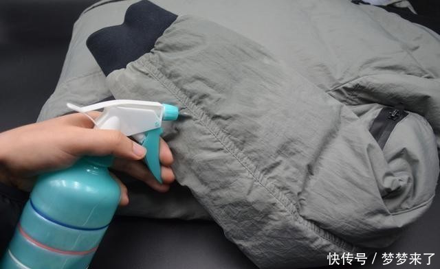 水洗|羽绒服脏了不用水洗,教你一个方法,比洗衣店洗的还干净,真好用