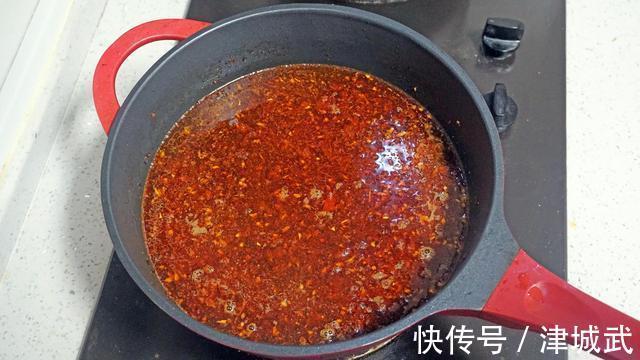 萝卜和它一起炖,味道特别鲜!热腾腾端上桌,营养下饭,吃完暖和