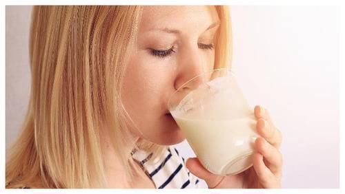 莓茶|香蕉和它一起吃胜过安眠药,睡前吃一点,或能远离失眠一觉到天亮