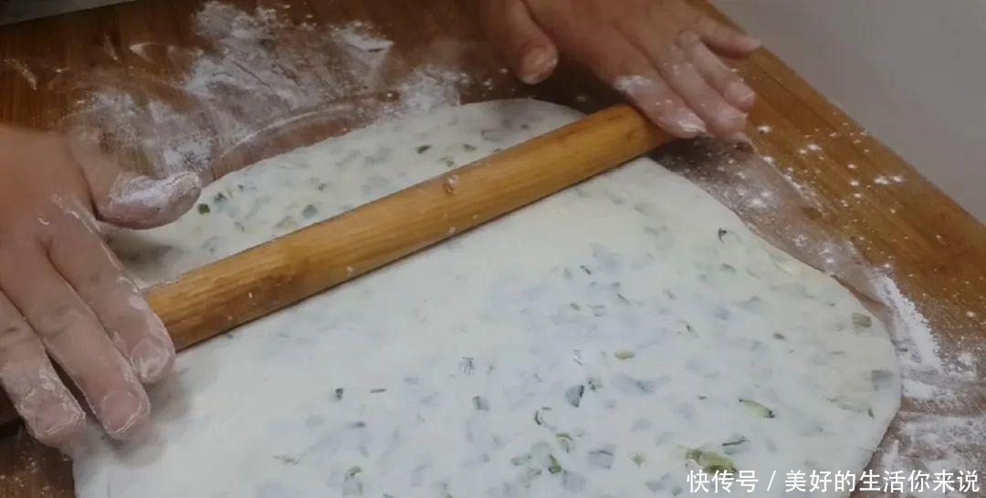 烙饼|烙饼以后就这样做,加1把葱花,张张柔软又筋道,学会天天不起早