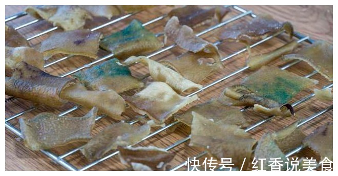 猪皮的这个新奇做法，第一次做，确实比猪皮冻好吃，Q弹有嚼劲儿