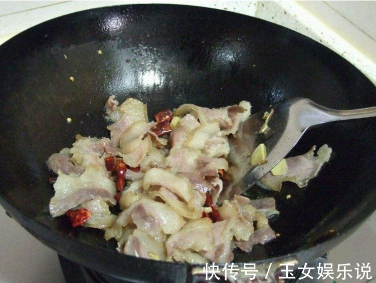 干辣椒|30年厨师长:炒腊肉时,多加一步,不然又硬又柴很难吃