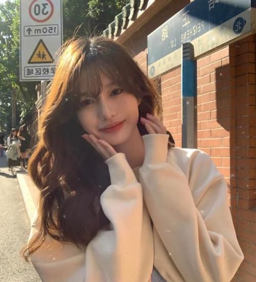 女生常见的几种脸型：方脸大气，圆脸幼态，鹅蛋脸堪称标准美人！