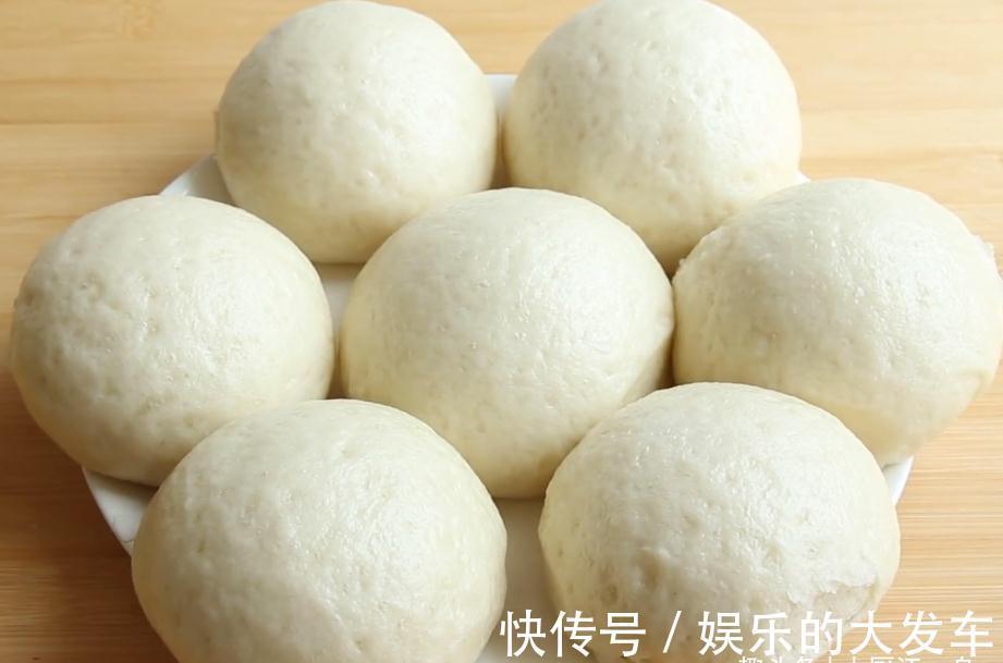 蒸馒头时，1斤面粉该放多少酵母？很多人做错了，难怪馒头不好吃