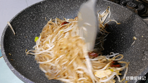 这道菜肴家人都喜欢,简单易做,色香味俱全,一盘成本只需5块钱