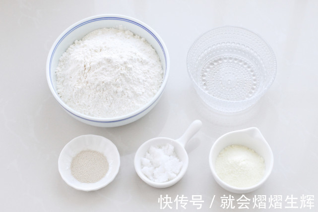 馒头不蒸了，用平底锅就能做，外脆内软奶香浓郁，一口一个真过瘾