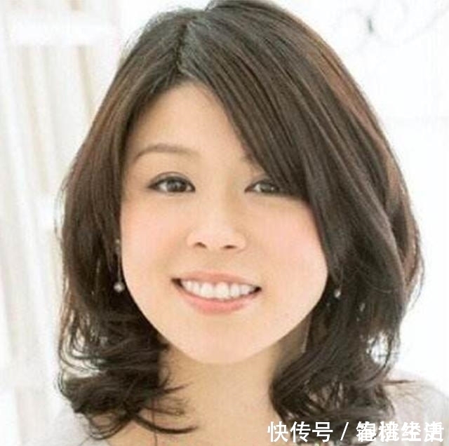 女人|奔四的女人,少烫“奶奶发”,试试3种优雅卷发,时髦显高级!