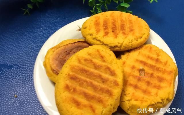 外壳|一点白面也不掺,这才是正宗玉米面贴饼子,外壳焦脆太好吃了