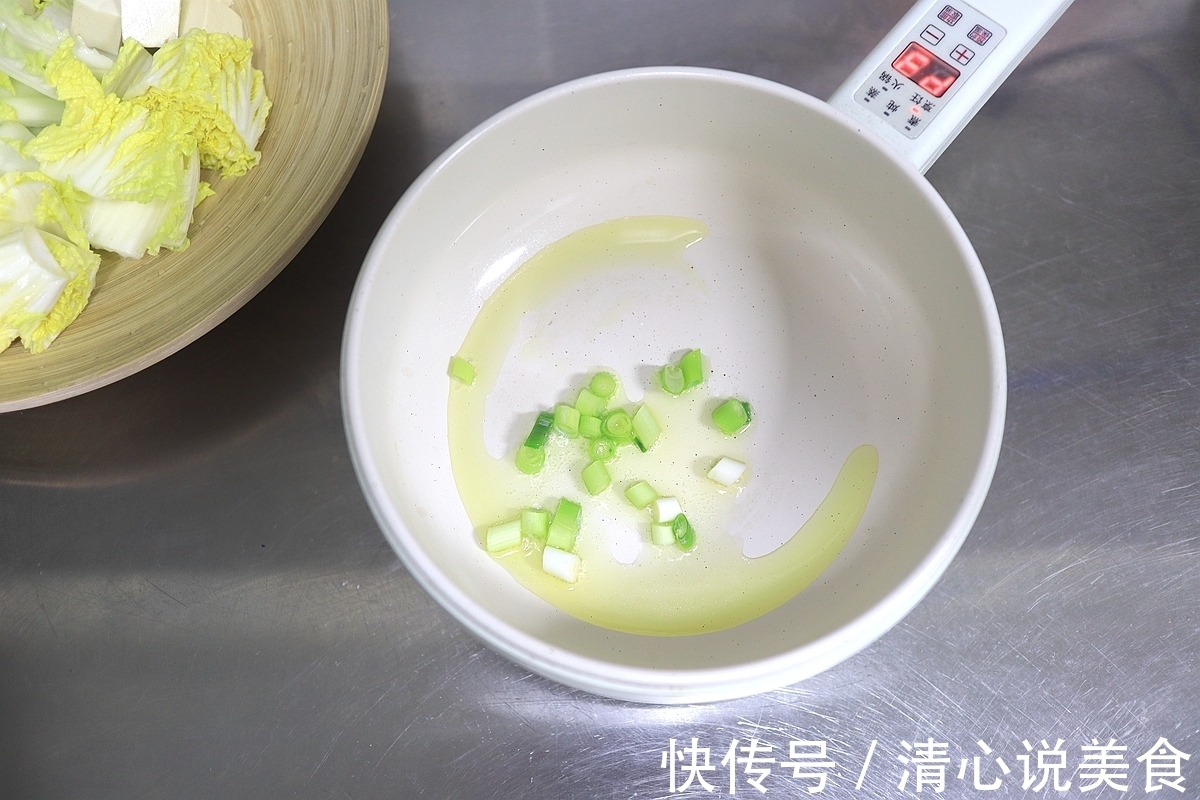 鲜香四溢的娃娃菜炖豆腐,制作简单,营养均衡!