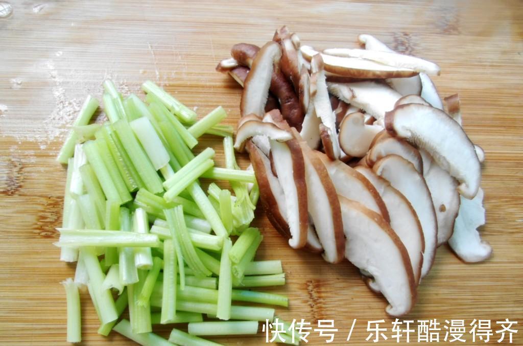 香菇|秋天进补，多给孩子吃这盘菜，营养互补，美味下饭，比吃猪肉更香