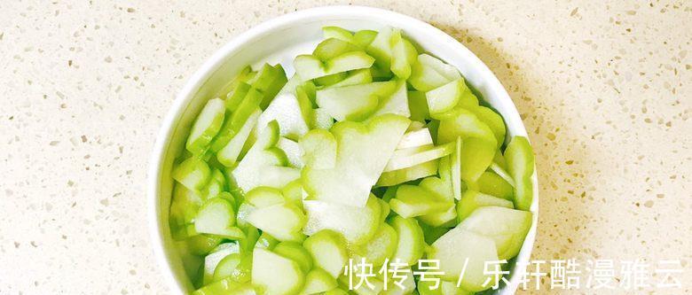 胡萝卜片|八月到了,这蔬菜遇见别错过,和鸡蛋是绝配,香嫩入味特下饭