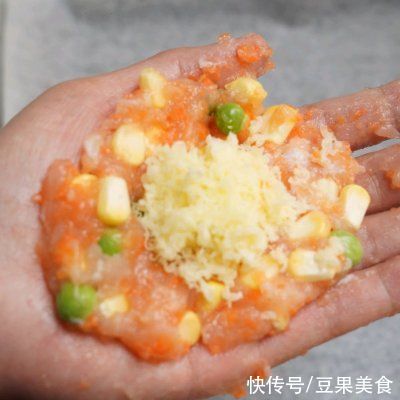 豌豆|把全家人征服的芝士拉丝鱼肉饼,好吃到过分