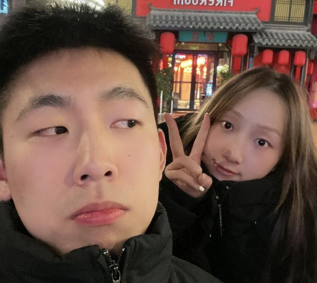 栗垚|恭喜!女排联赛最佳主攻正式公开恋情,男友比她小3岁英俊帅气