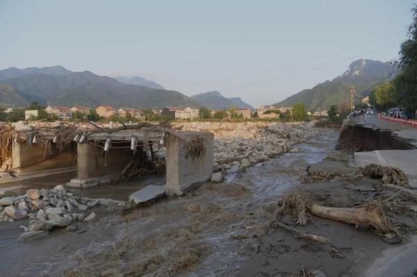 九间房镇|暴雨突袭蓝田致多地受灾 一方有难八方争分夺秒救援