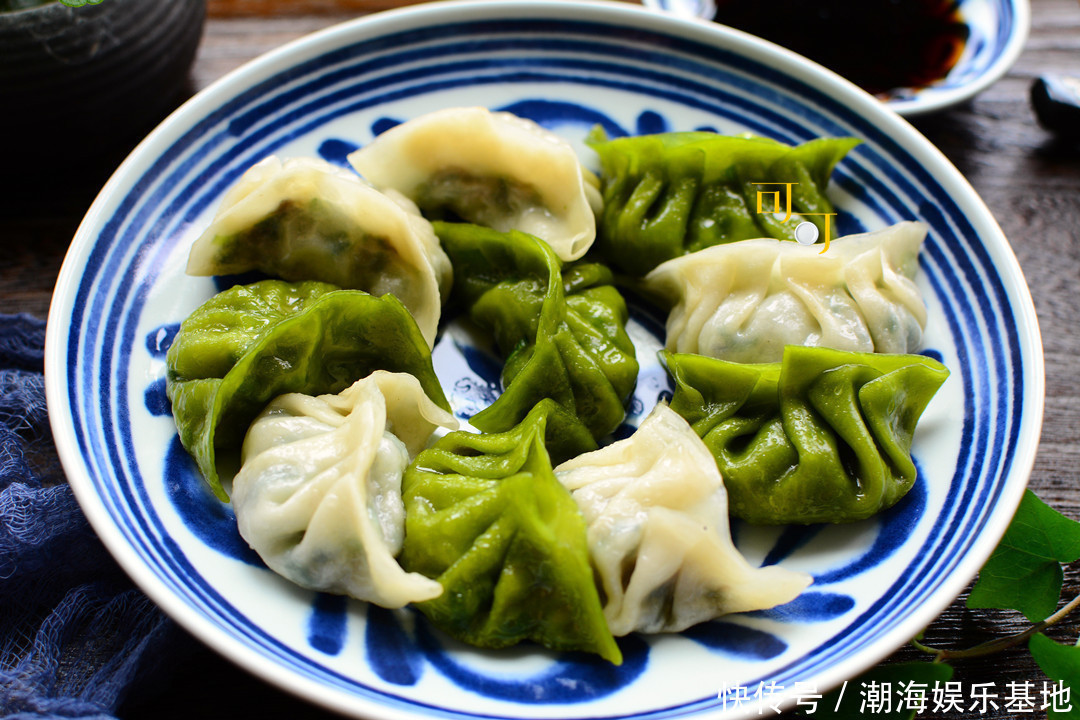 包饺子|出门前给老公准备的三鲜馅饺子,煮着吃煎着吃都可以,太方便