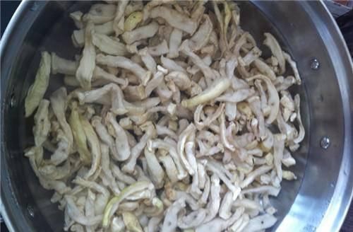  萝卜此做法，又脆又辣，吃了30年都没吃腻，一个冬天都不坏