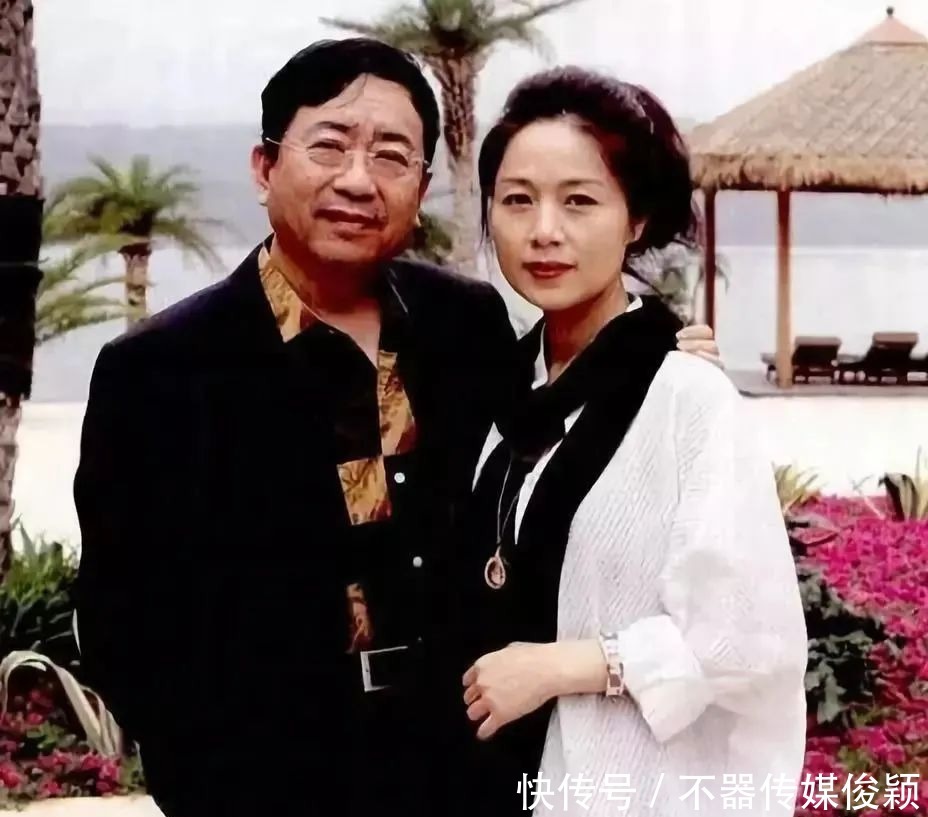 高级|有一种爱情叫做余秋雨和马兰,同样的简约穿搭尽显高级品位