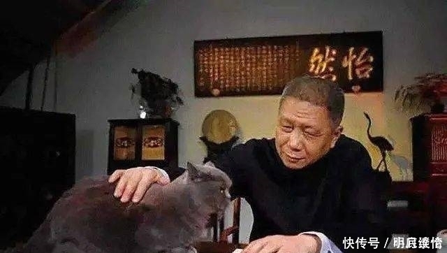 马未都:看上地摊一破盘子,摊主说300元,200元买下后哈哈大笑