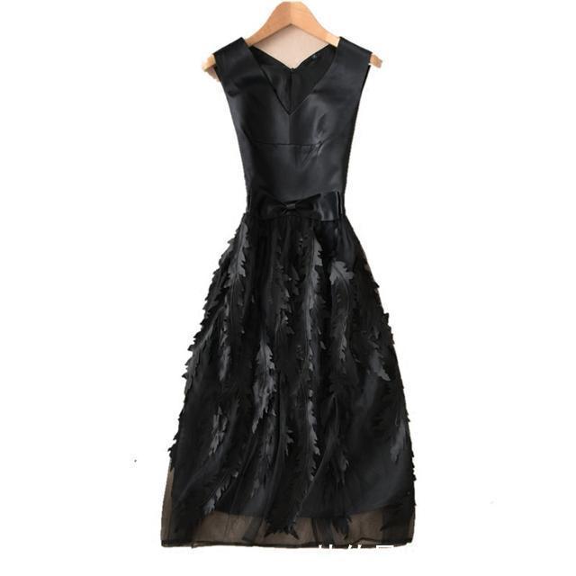 刺绣 修身A字裙,30岁的女性都这么穿,更添一抹韵味