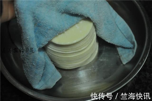 蝴蝶煎饺|儿子三天两头要吃此早餐，平底锅一烙10分钟就上桌，解馋还顶饱