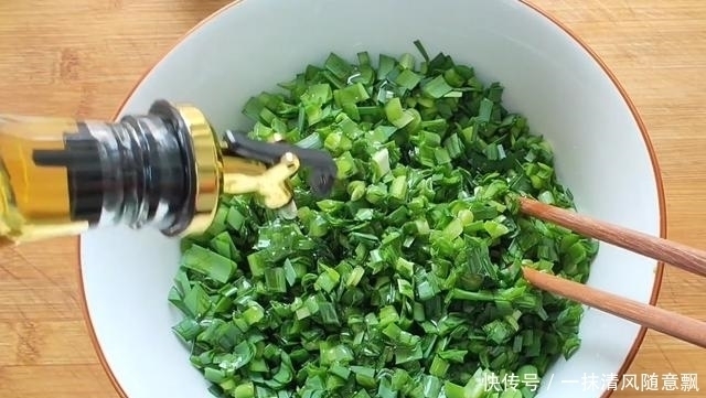 揉面|懒人春卷做法不和面,不揉面,15分钟做一锅,酥脆又鲜香