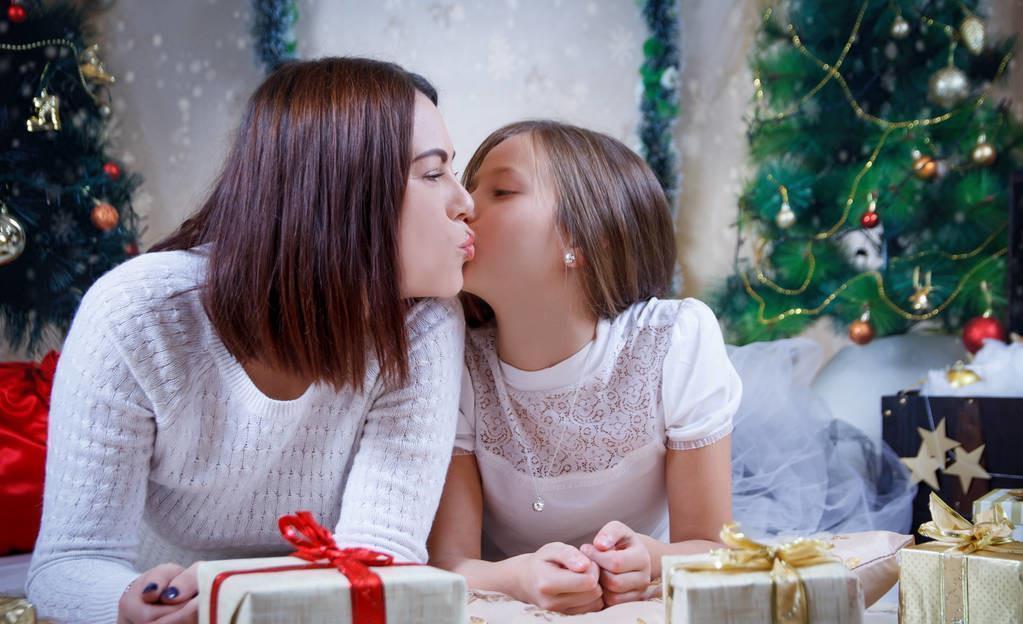 宝妈|洗澡时女儿问妈妈“你怎么和爸爸长得不一样”,宝妈回答暴露情商